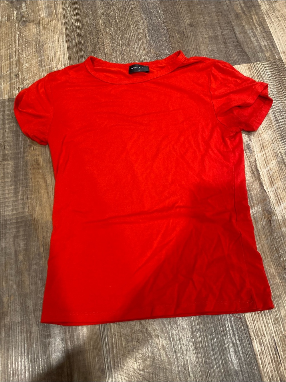 White Fox Boutique Red fitted Short Sleeve Tee size s